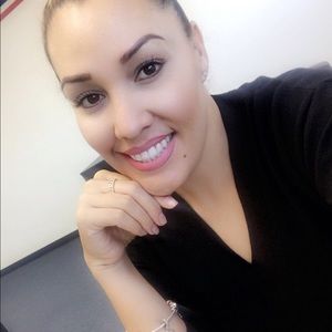 Meet your Posher, Laura